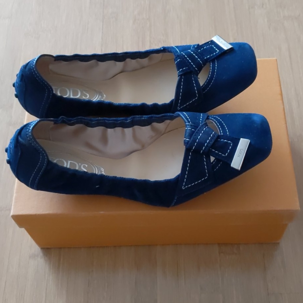Tod's navy blue suede ballerina flats